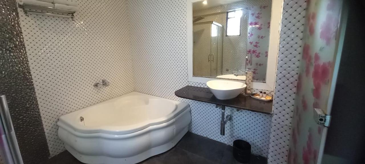Ojas Hotel & Resort Durgāpur Екстериор снимка